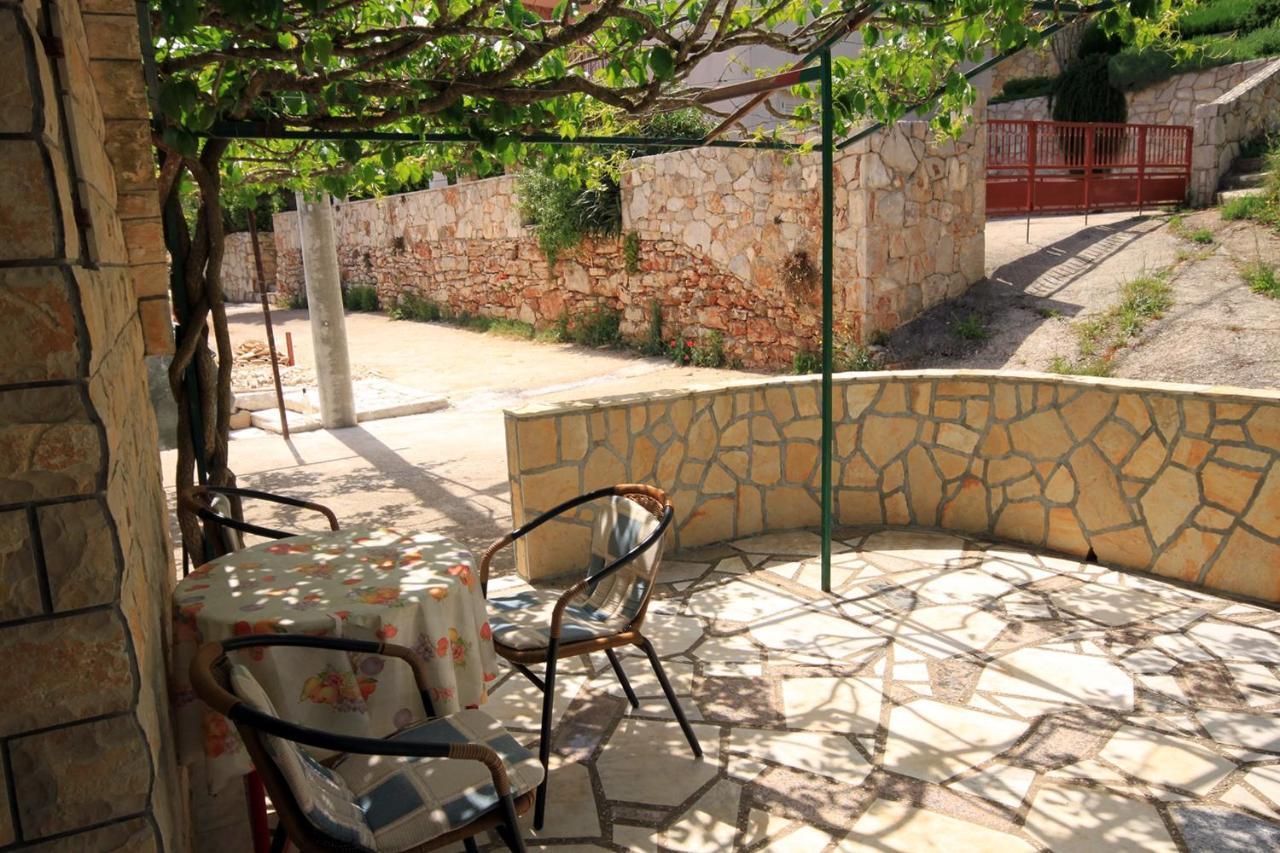 Apartments By The Sea Basina, Hvar - 542 Vrbanj Exterior photo